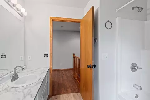 Bath - 547 Clay St, Wrightstown, WI 54180 photo 5 of 7