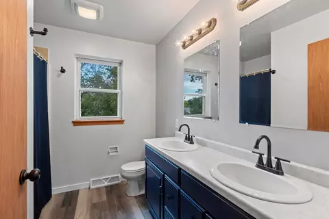 Bath - 547 Clay St, Wrightstown, WI 54180 photo 2 of 7