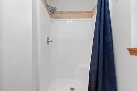 Bath - 547 Clay St, Wrightstown, WI 54180 photo 3 of 7