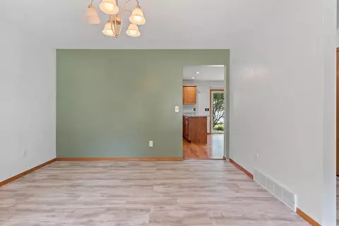Living - 547 Clay St, Wrightstown, WI 54180 photo 8 of 10