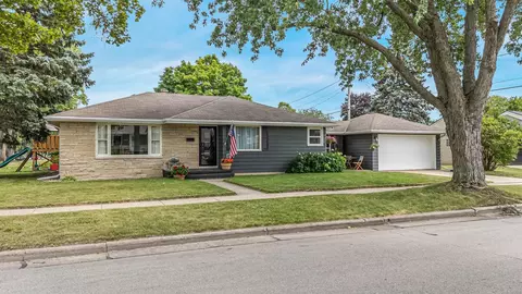 Exterior - 2218 N Mcdonald St, Appleton, WI 54911 photo 2 of 11