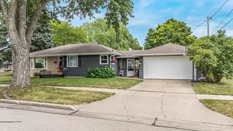 Exterior - 2218 N Mcdonald St, Appleton, WI 54911 photo 3 of 11