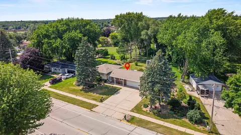 2366 S Ridge Rd, Ashwaubenon, WI 54304