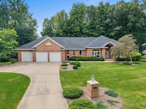2060 Muirwood Ct, Green Bay, WI 54313