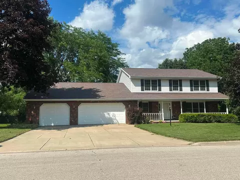1350 Finch Ln, Green Bay, WI 54313