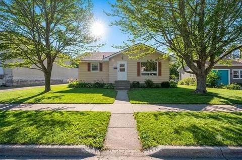 1717 Daggett St, Marinette, WI 54143