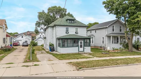 246 W 12th Ave, Oshkosh, WI 54902