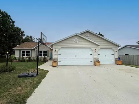 620 N Packer Dr, Whitelaw, WI 54247