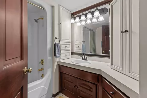 Bath - 2631 Northern Rd #830, Appleton, WI 54914 photo 1 of 3