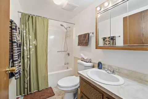 Bath - 1928 S Lawe St, Appleton, WI 54915 photo 2 of 4