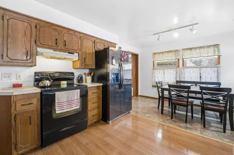 Kitchen - 1928 S Lawe St, Appleton, WI 54915 photo 2 of 4