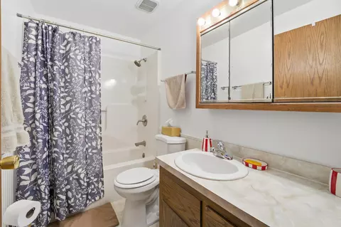 Bath - 1928 S Lawe St, Appleton, WI 54915 photo 1 of 4