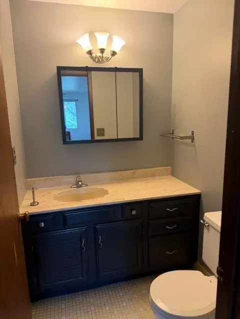 Bath - 3180 Justin Ct #7, Appleton, WI 54914 photo 2 of 2