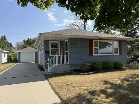 2307 18th Ave, Menominee, MI 49858