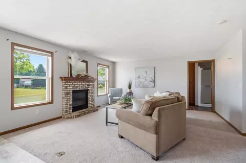 Living - n9678 Hopfensperger Road, Appleton, WI 54915 photo 2 of 3