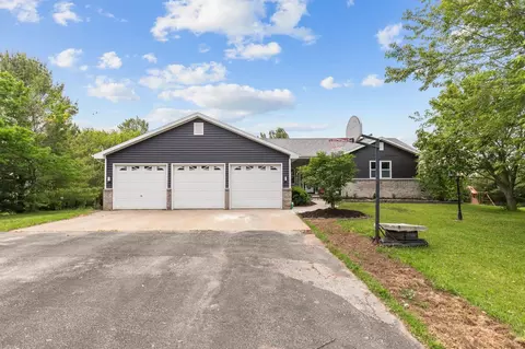 110 Honeysuckle Dr, Hortonville, WI 54944