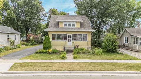 429 E Columbian Ave, Neenah, WI 54956
