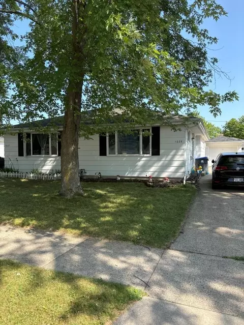 1025 Evans St, Neenah, WI 54956