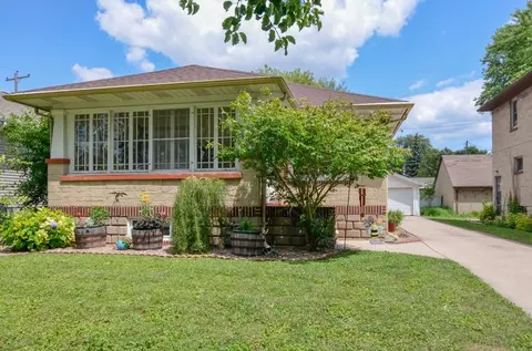 1066 Elmore St, Green Bay, WI 54303