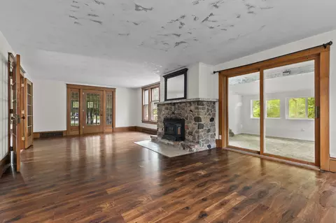 Living - n341 Mayflower Road, Appleton, WI 54914 photo 7 of 8