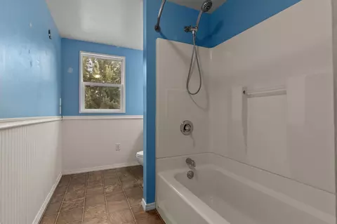 Bath - n341 Mayflower Road, Appleton, WI 54914 photo 3 of 6