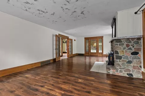 Living - n341 Mayflower Road, Appleton, WI 54914 photo 6 of 8