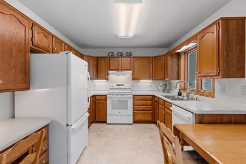 Kitchen - 1051 Main St, Wrightstown, WI 54180 photo 2 of 9