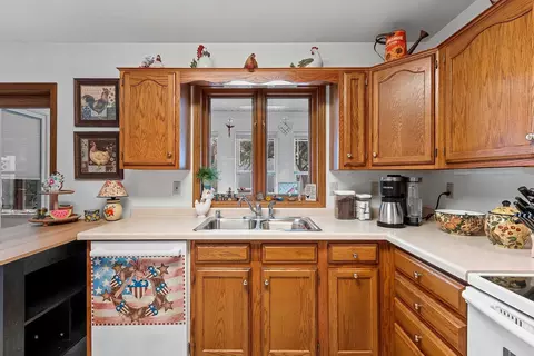 Kitchen - 1051 Main St, Wrightstown, WI 54180 photo 7 of 9