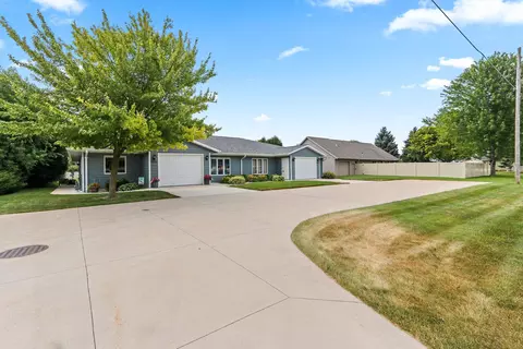 Exterior - 1051 Main St, Wrightstown, WI 54180 photo 12 of 20