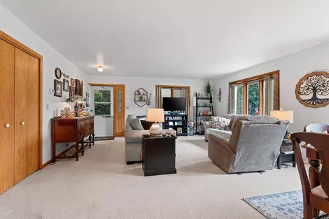 Living - 1051 Main St, Wrightstown, WI 54180 photo 5 of 8