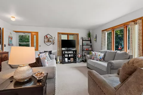 Living - 1051 Main St, Wrightstown, WI 54180 photo 6 of 8