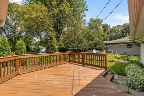 Exterior - 1212 E Harding Dr, Appleton, WI 54915 photo 4 of 9