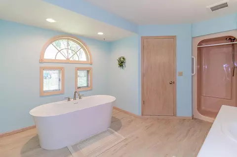 Bath - 2507 N Lisa St, Appleton, WI 54914 photo 1 of 6