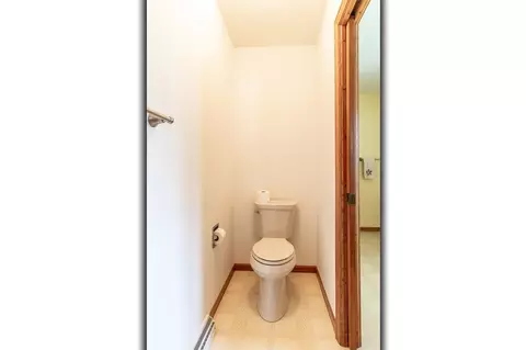 Bath - 2507 N Lisa St, Appleton, WI 54914 photo 6 of 6