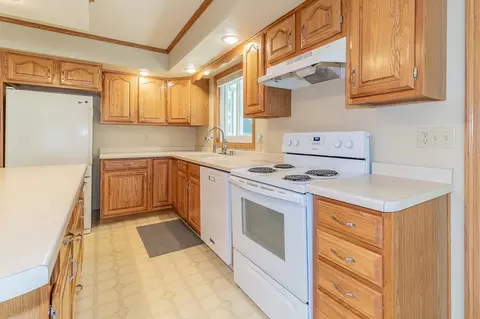 Kitchen - 2507 N Lisa St, Appleton, WI 54914 photo 4 of 5