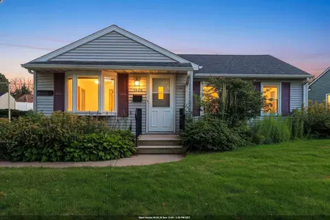 1926 Hillview Dr, Green Bay, WI 54302