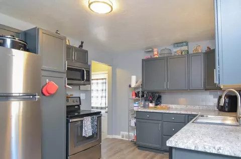 Kitchen - 816 E Harrison St, Appleton, WI 54915 photo 3 of 4