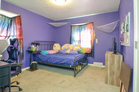Bedroom - 816 E Harrison St, Appleton, WI 54915 photo 1 of 5