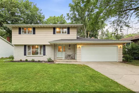 1698 Beaver Dam Dr, Green Bay, WI 54304