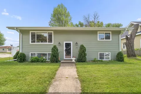 208 E Burdick St, Black Creek, WI 54106