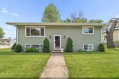 208 E Burdick St, Black Creek, WI 54106
