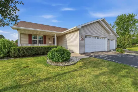 120 Southlake Cir, Fond Du Lac, WI 54935