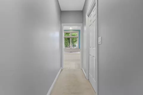 Entry Way - 236 E Thornbrook Ln, Appleton, WI 54913 photo 4 of 7