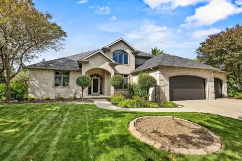 Exterior - 236 E Thornbrook Ln, Appleton, WI 54913 photo 2 of 15