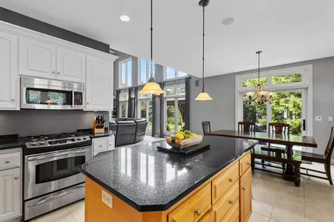 Kitchen - 236 E Thornbrook Ln, Appleton, WI 54913 photo 3 of 5
