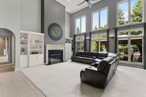Living - 236 E Thornbrook Ln, Appleton, WI 54913 photo 1 of 4