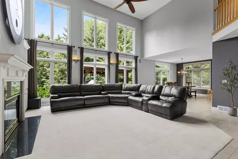Living - 236 E Thornbrook Ln, Appleton, WI 54913 photo 3 of 4