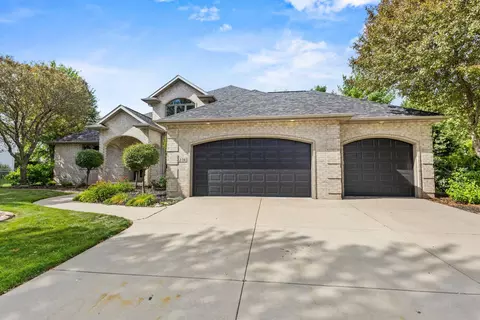 Exterior - 236 E Thornbrook Ln, Appleton, WI 54913 photo 15 of 15
