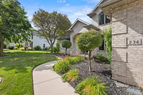 Exterior - 236 E Thornbrook Ln, Appleton, WI 54913 photo 4 of 15