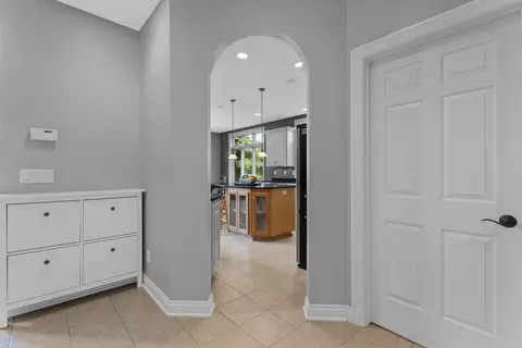 Entry Way - 236 E Thornbrook Ln, Appleton, WI 54913 photo 3 of 7